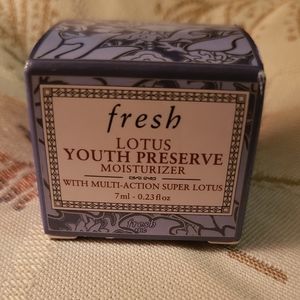 5x25 Fresh lotus youth preserve moisturizer